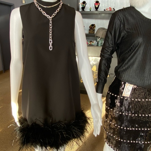 Dress with feathers - Picture 3 of 4